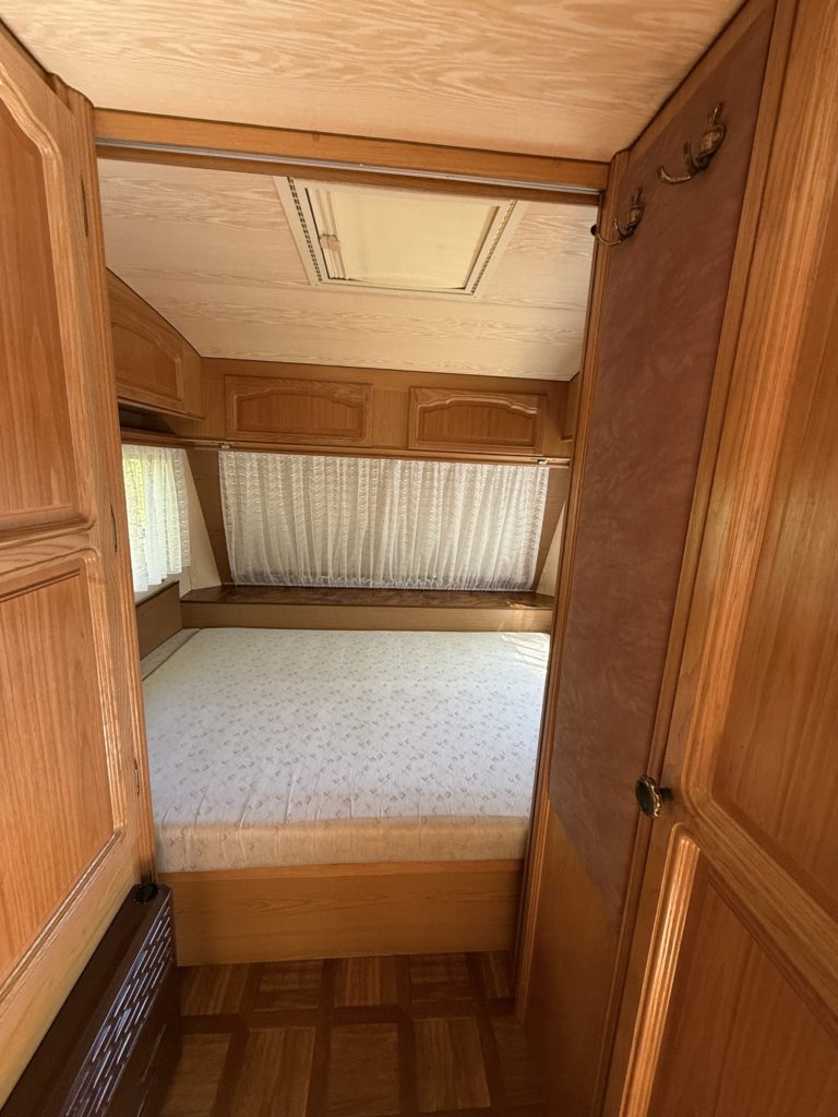 caravane la caissière chambre