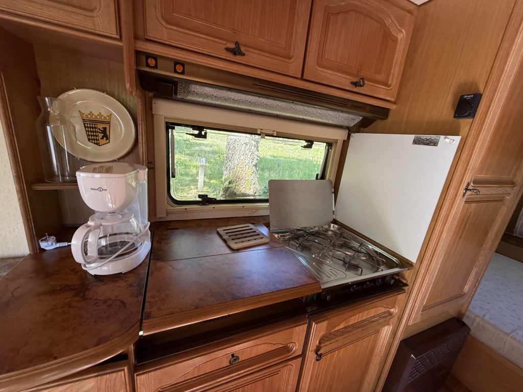 caravane la caissière coin cuisine